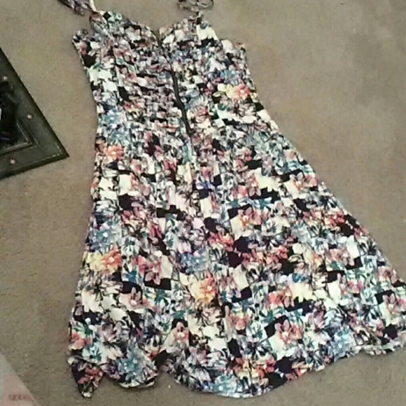 Dress - Picture 2 of 3